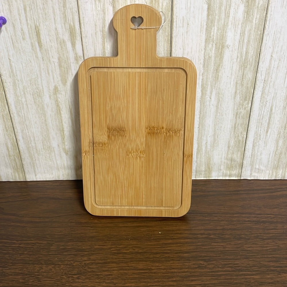 Heartfelt Elegance Mini Cutting Board: A Kitchen Love Story"